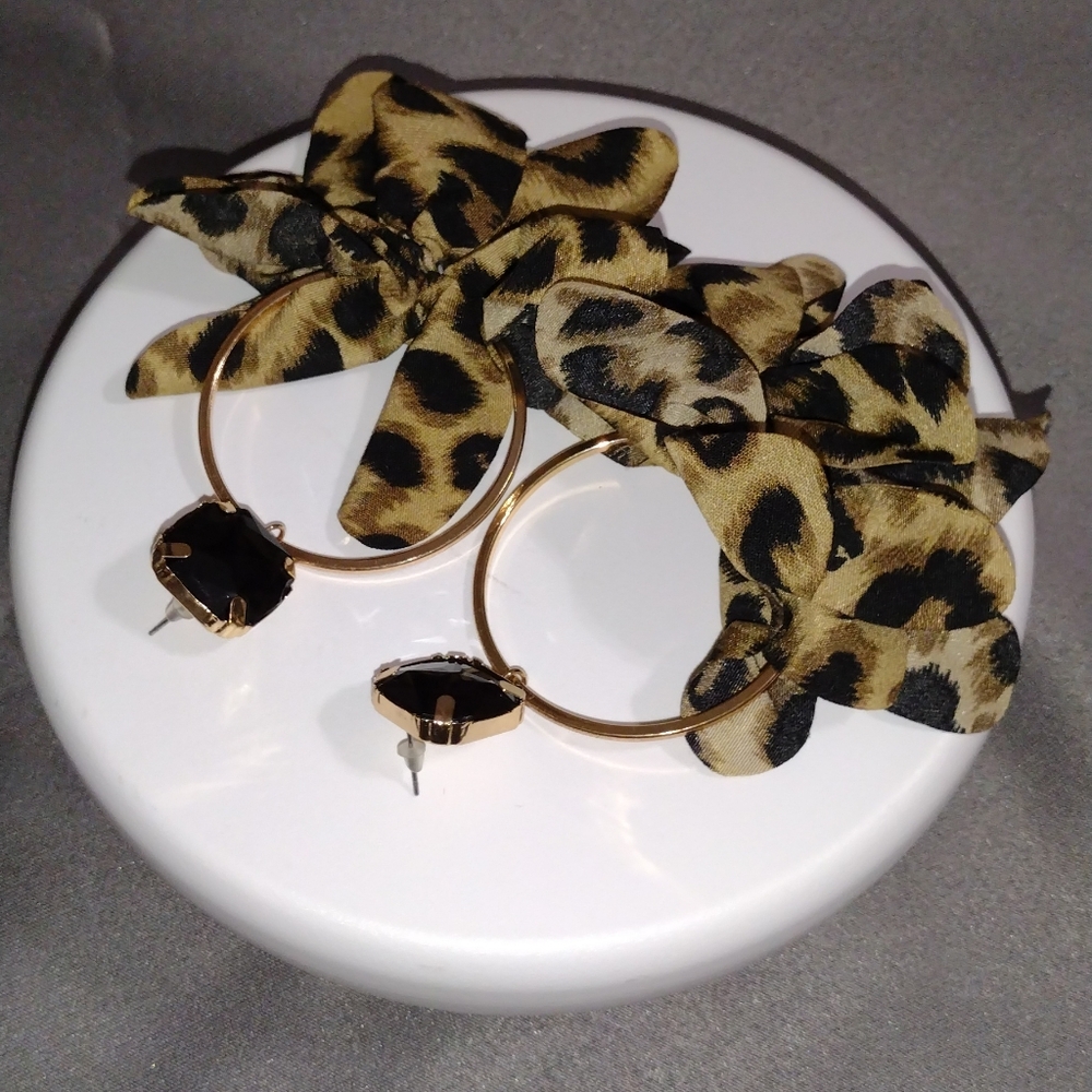 LEOPARD 🐆 EARRINGS - Picture 7 of 12